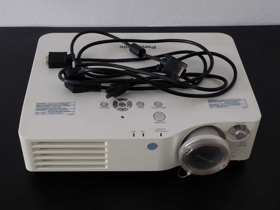 videoproiector panasonic profesional