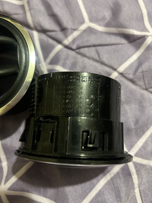 Продам 2 дефлектора  на панель .