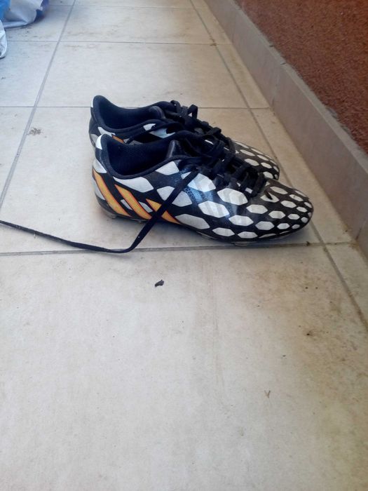 Футболни обувки стоножки