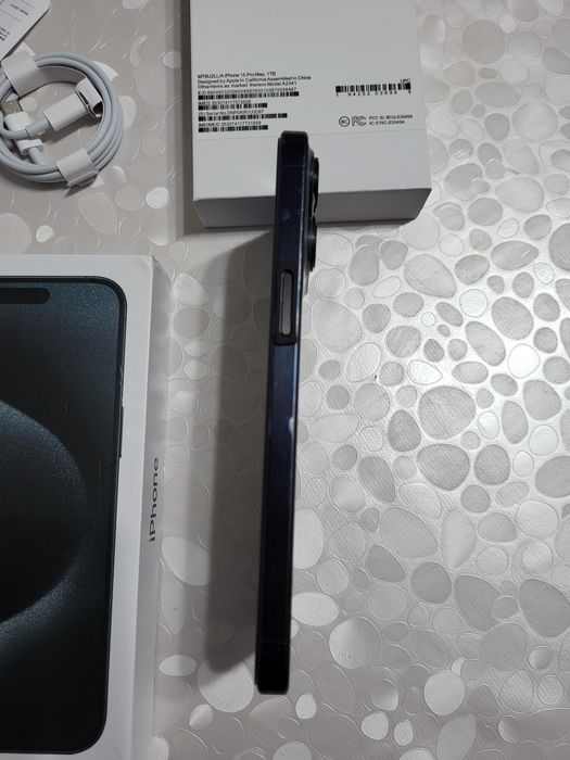 IPhone 15 Pro Max чёрного цвета