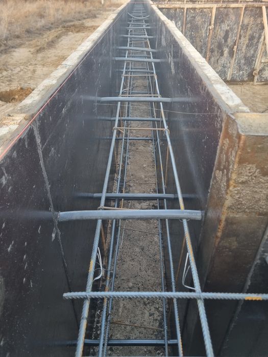 Заливем фундамент со своей опалубкой.