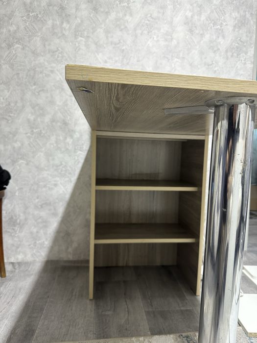 Продаю стол недорого