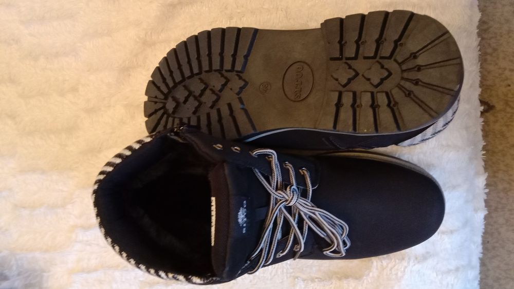 Продам теплые, новые, мужские ботинки