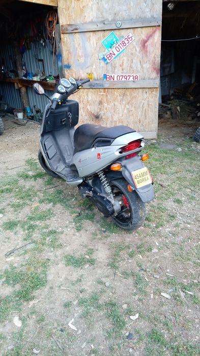 Schimb un scuter și un cross pe atv