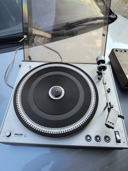 Грамофон и усилвател Philips, ретро