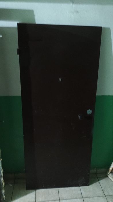 продам железную дверь