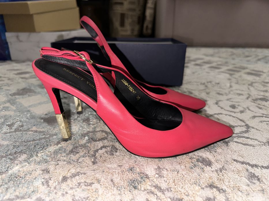 Продам босоножки