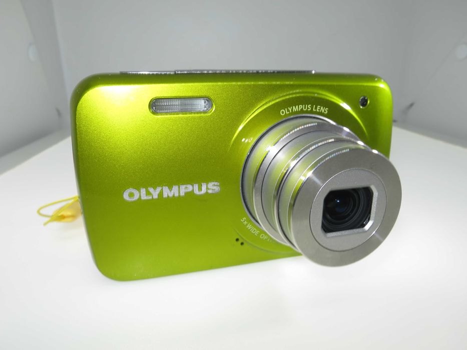 Olympus VH 210 ултра компактен фотоапарат в страхотен свеж зелен цвят и състояние като НОВО, тестван и работи отлично, пълен комплект