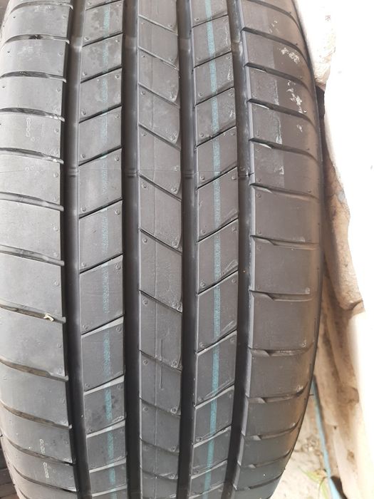 Продам шины 215/55/17 бриджестон