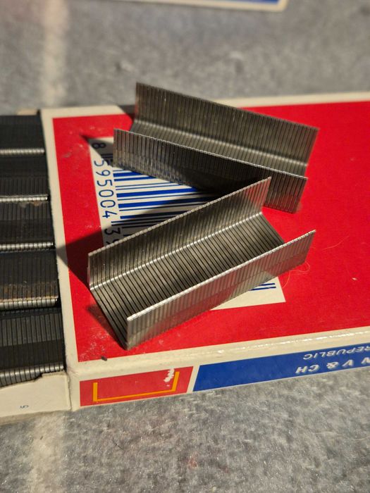 Zece bucati cutii a cate 1000 capse model 484/10 pentru capsator