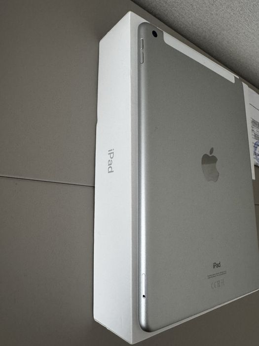 Ipad 8/ 32 GB + Cellular