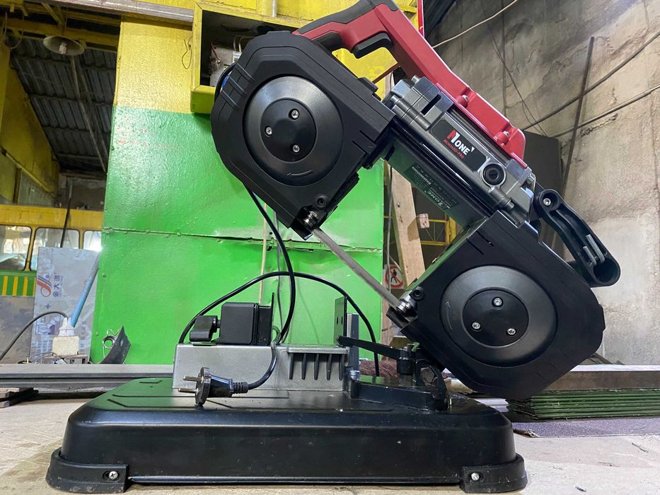 продается ленточная пила по металу практически новая