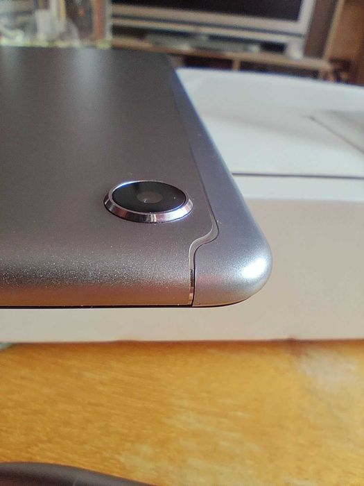 huawei mediapad m5 lite 10+ таблет, не различим от нов!