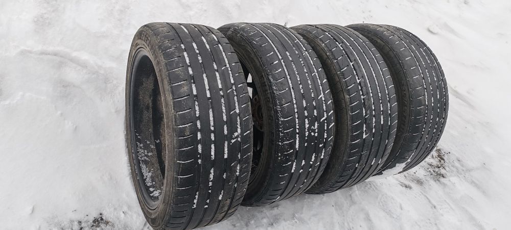 Продам летние шины 235/45/18