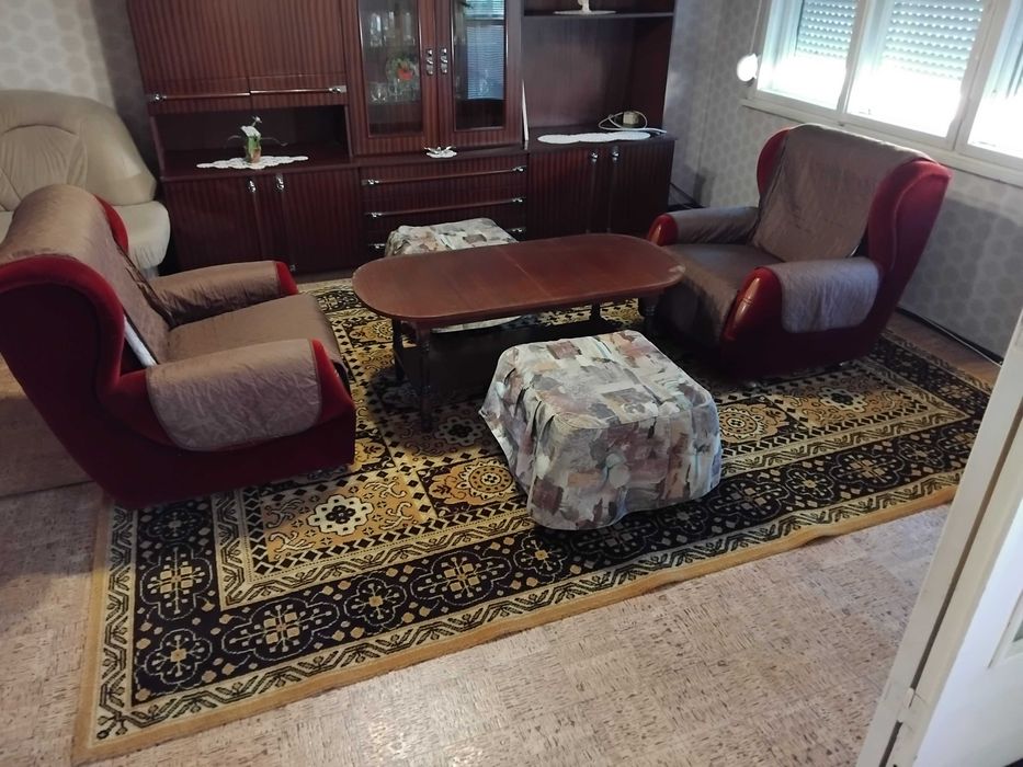 Продавам етаж плюс партер заедно АКТ 16 в супер центъра на Карнобат