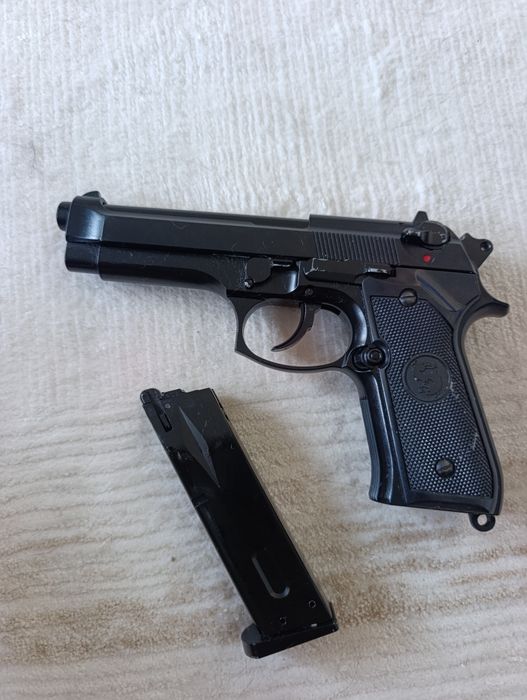 Pistol Beretta M9