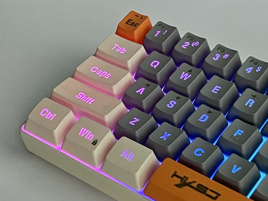 Игровая мини клавиатура HXSJ V200 RGB 68 клавиш