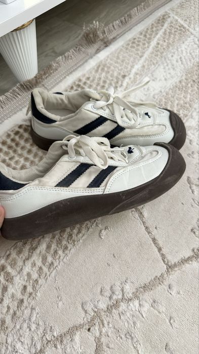 Womens sneakers and running shoes