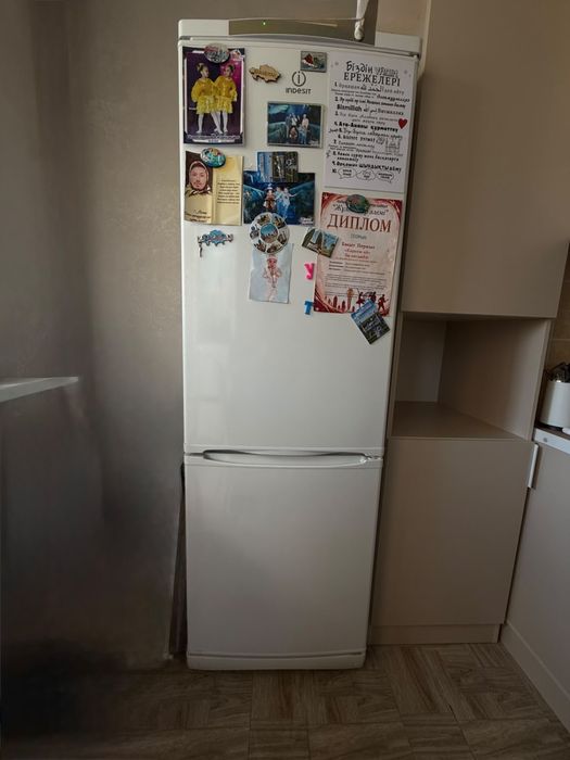 Холодильник Indesit
