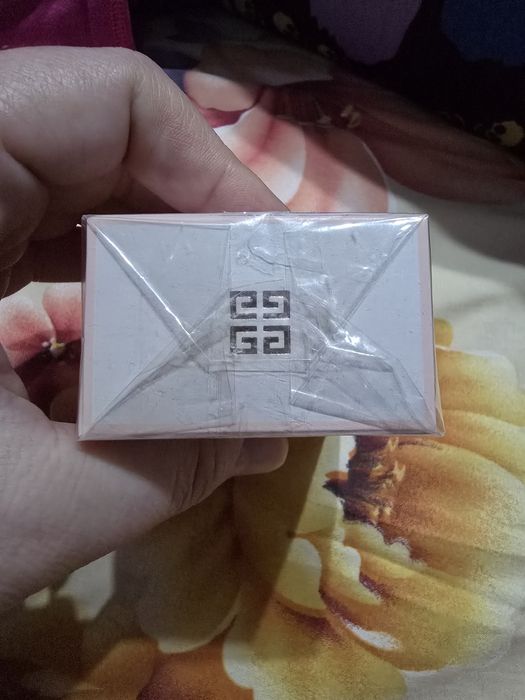 Apa de parfum Givenchi Irresistible original, nou