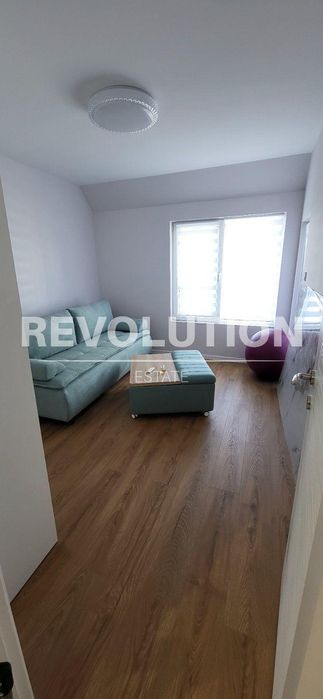 Дава се под наем Тристаен апартамент в Варна, Левски - 90 кв.м за 1166.88 € - Снимка #3