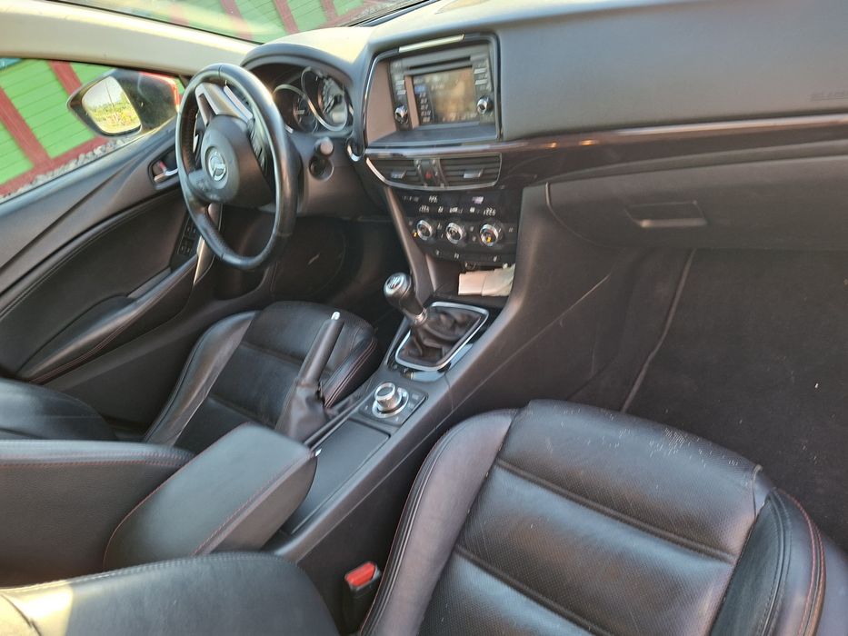 Vând sau schimb Mazda 6