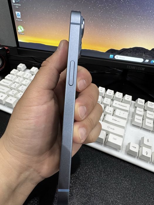 Продам айфон 14 128 гб