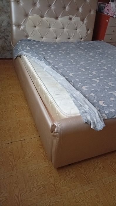 Продам кровать мягкую