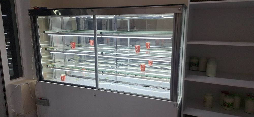 Продаются витиринный холодильники