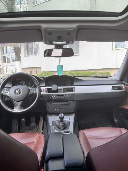Vând BMW seria 3 E90 an 2008 2.0 L, Diesel, cu motor defect N47D20A