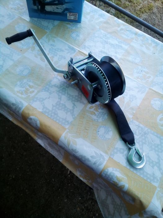 нова автолебедка