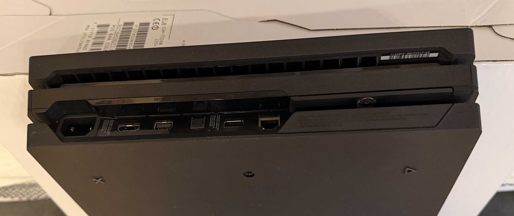 отличен Playstation 4 Pro, ПС4 Про, PS4 Pro