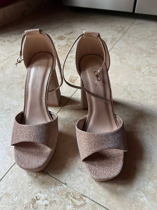 sandale elegante culoarea sampaniei