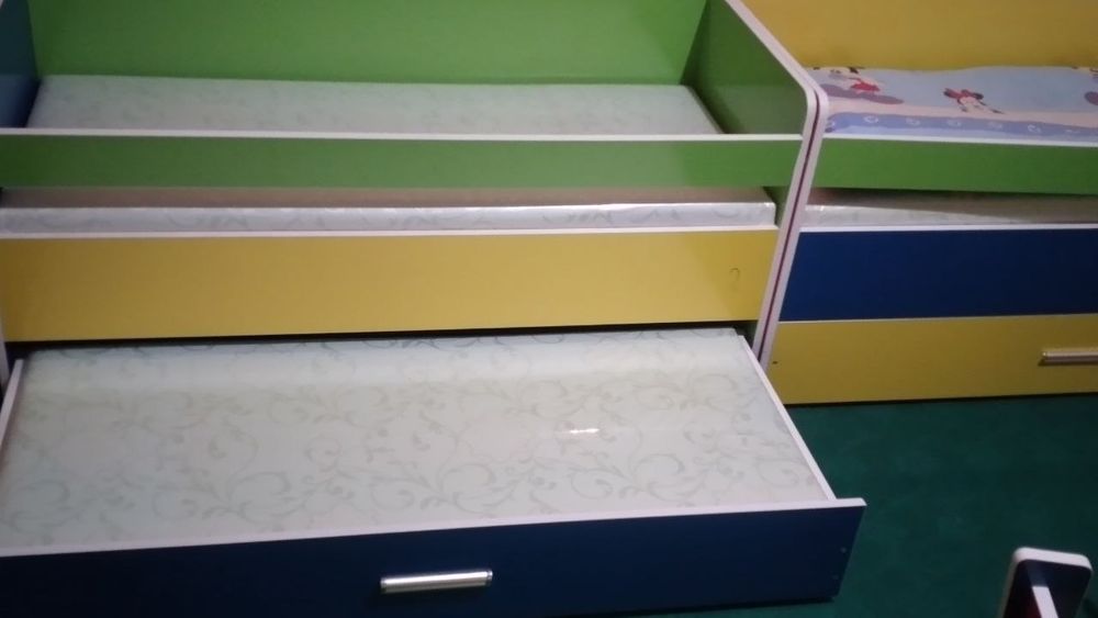 Bogchalar uchun komplekt shkaf stol stullar