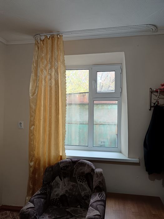 Продам дом барачного типа с гаражем