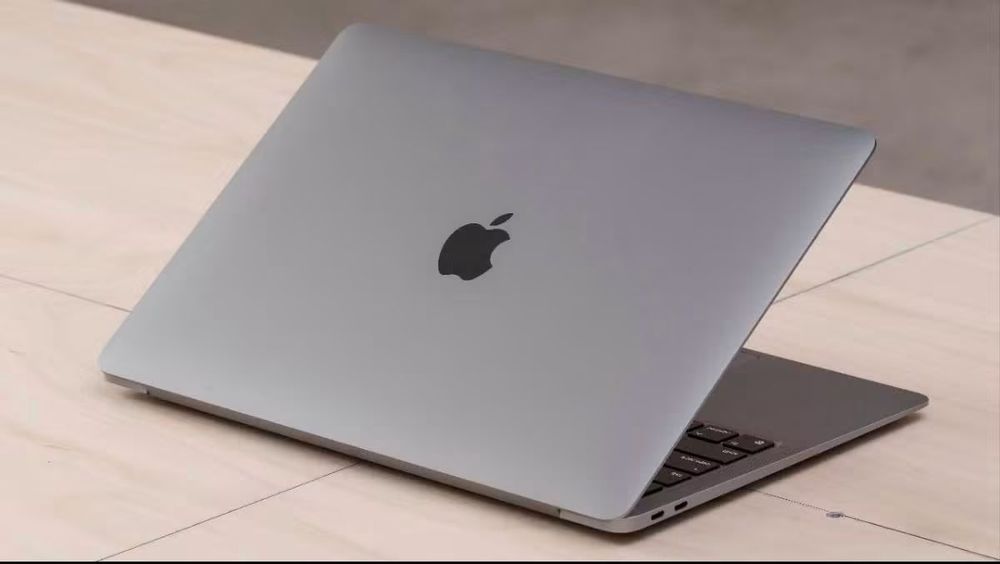 MacBook Air чисто нов