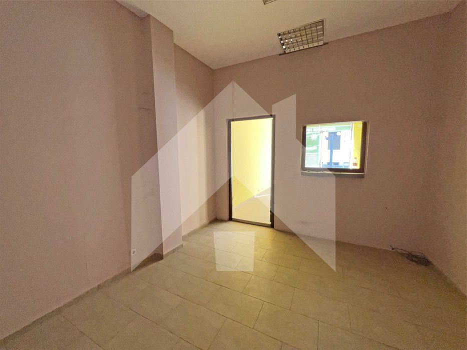 Дава се под наем Магазин в Нови пазар - 33 кв.м за 229.5 € - Снимка #5