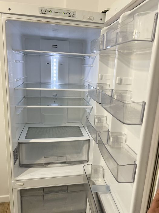 Продам Холодильник LG