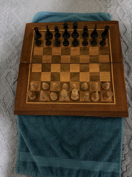 Шах и табла.Шах и табла.От дърво.