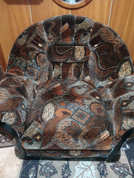 Плюшен диван от пет части.