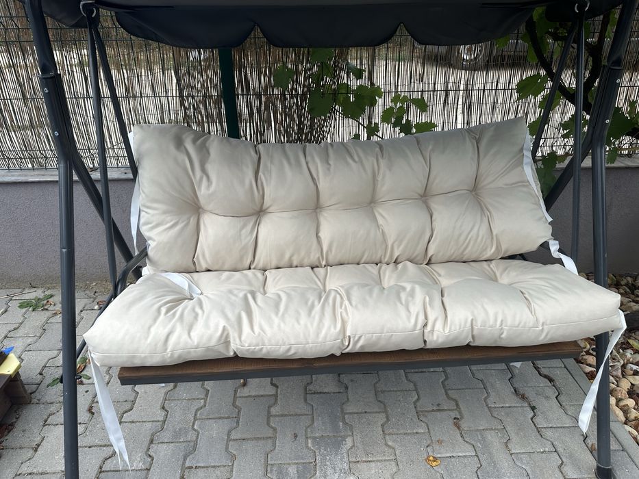 Продавам НОВА възглавница за градинска люлка