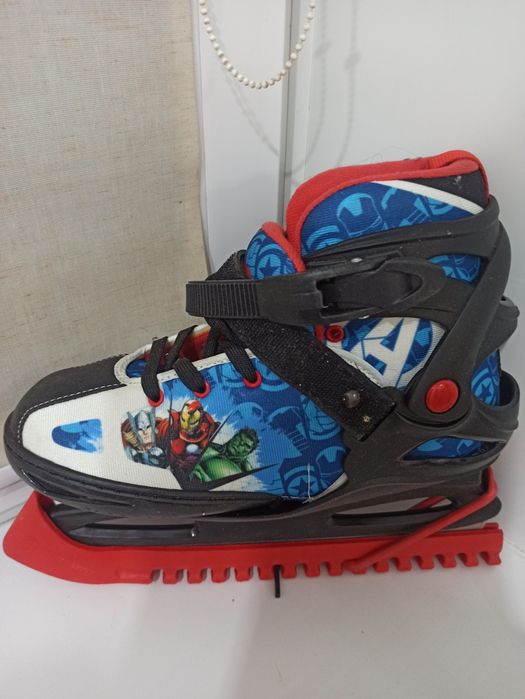 Коньки на мальчика новые.