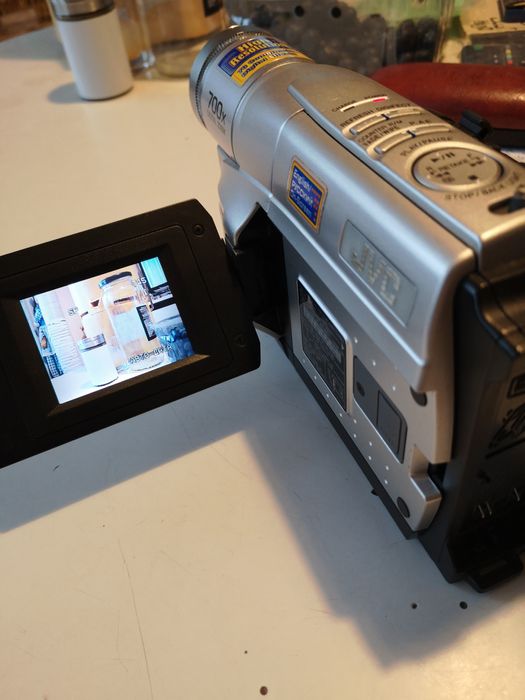 Видео камери MiniDV и VHS C на JVC и Panasonic