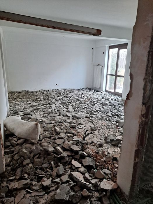 Demolari,Decapări Gresie/Faianță/Glet/Var.Debarasari Moloz/Mobilă.