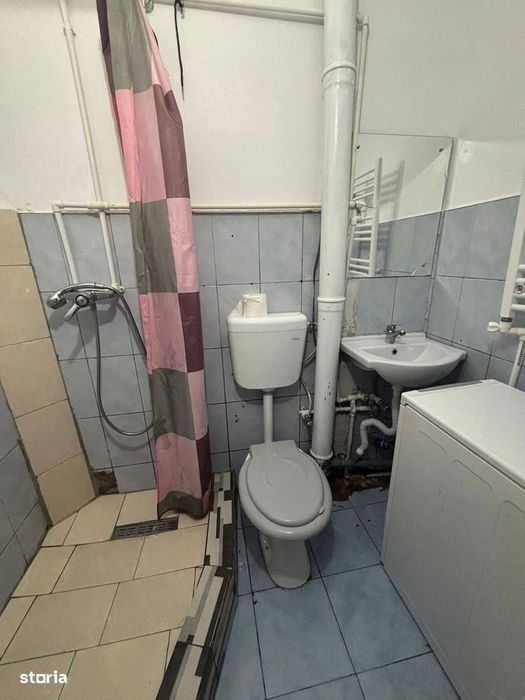 De vanzare garsonieră, mobilata și utilata, etajul 3. Pret: 24.000euro