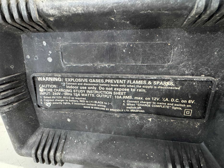 Зарядно за акумулатор - 6-12V / 10Amp / 125 W
