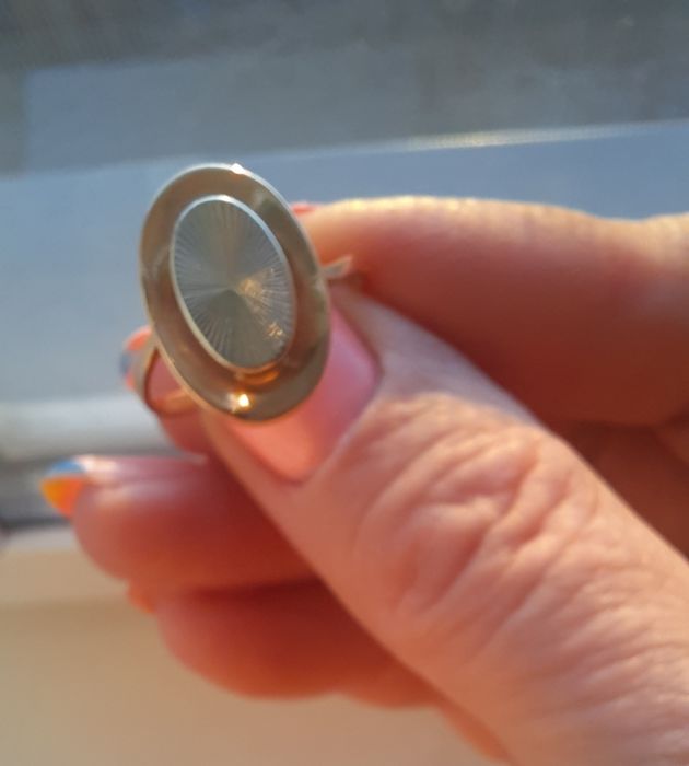 Продам золотое кольцо 19р