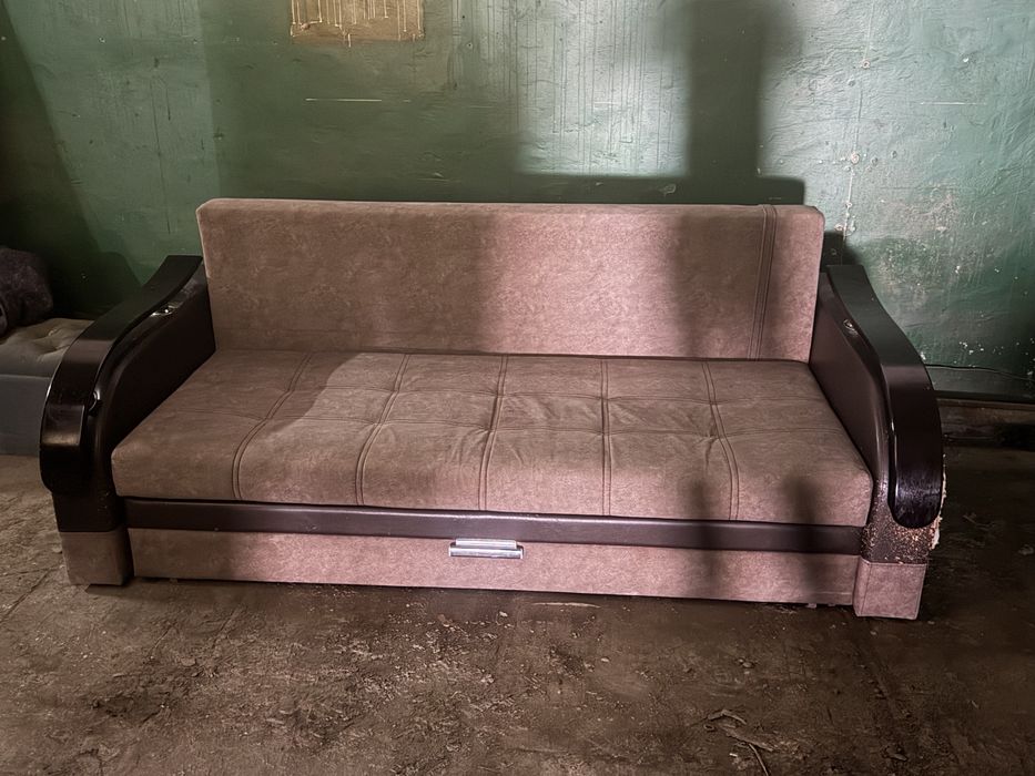 Продам диван недорого