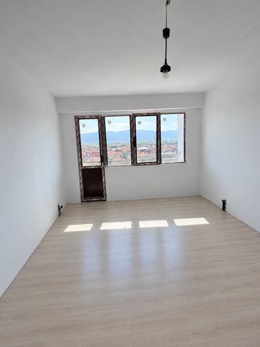 Продава се тристаен апартамент в Ихтиман - 90 кв.м. след основен ремонт . от собственик