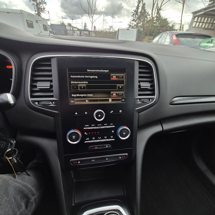 Renault Megane , benzina, euro 6 , clima , navi , 130 CP , Rate ,Garantie ,Germania ,2017, pret FiX